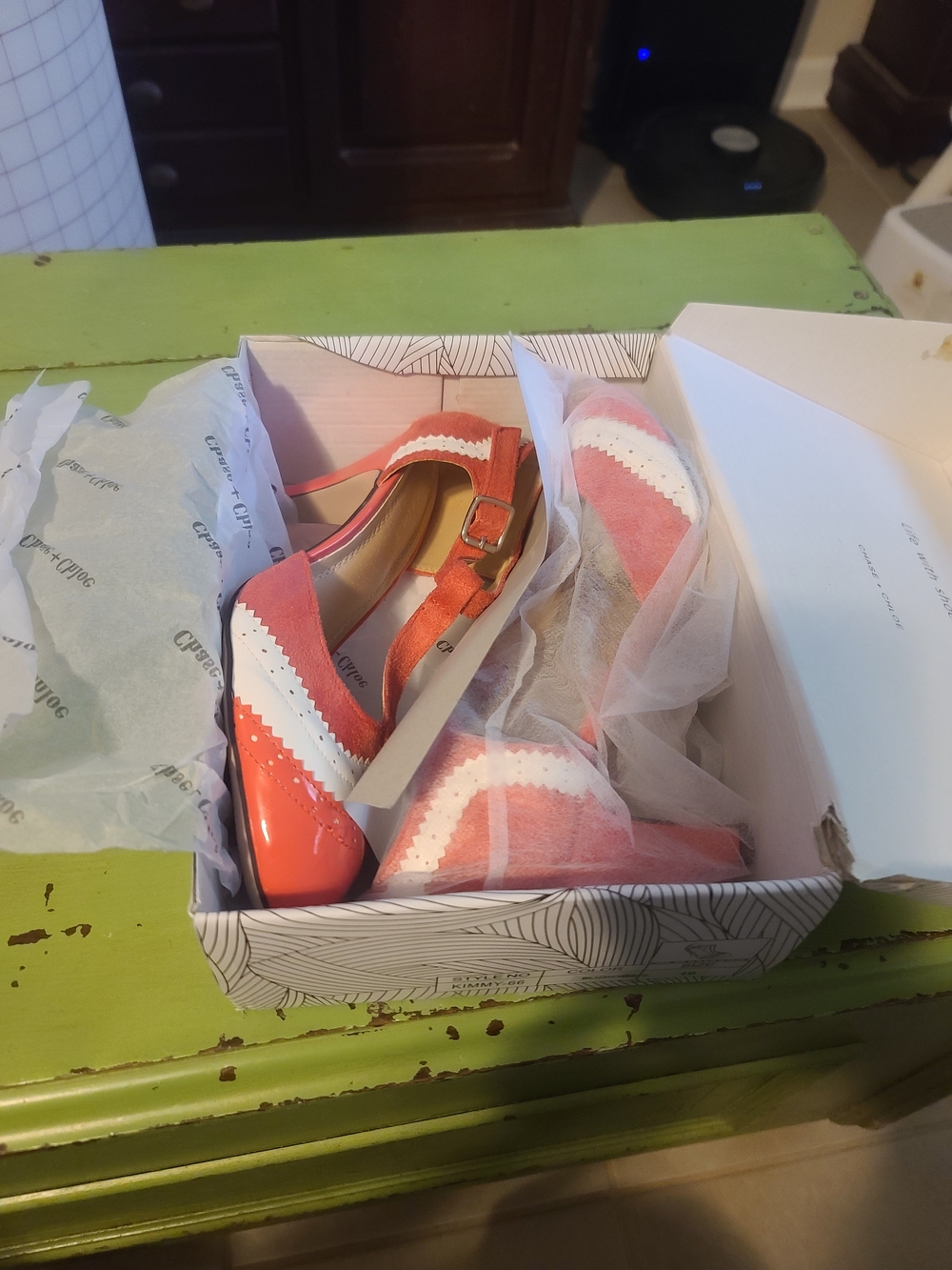 New Chase + Chloe Women’s Coral and White Suede Block Heel Pumps